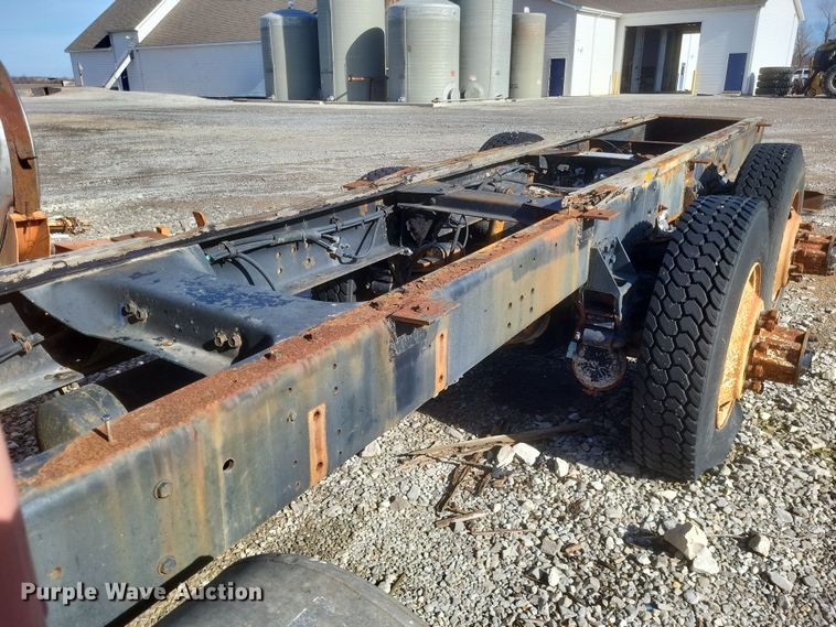 image for item MI9869 1987 Freightliner Conventional  truck cab and chassis