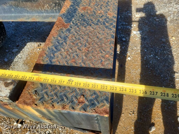 image for item MI9869 1987 Freightliner Conventional  truck cab and chassis