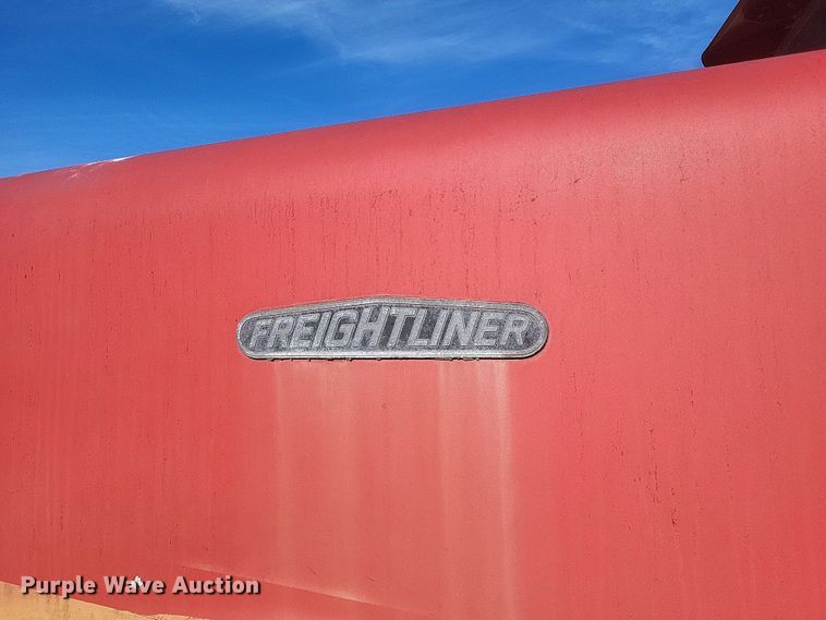 image for item MI9869 1987 Freightliner Conventional  truck cab and chassis