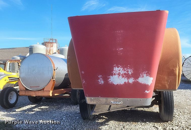 image for item MI9869 1987 Freightliner Conventional  truck cab and chassis