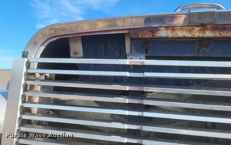 image for item MI9869 1987 Freightliner Conventional  truck cab and chassis