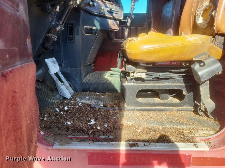 image for item MI9869 1987 Freightliner Conventional  truck cab and chassis