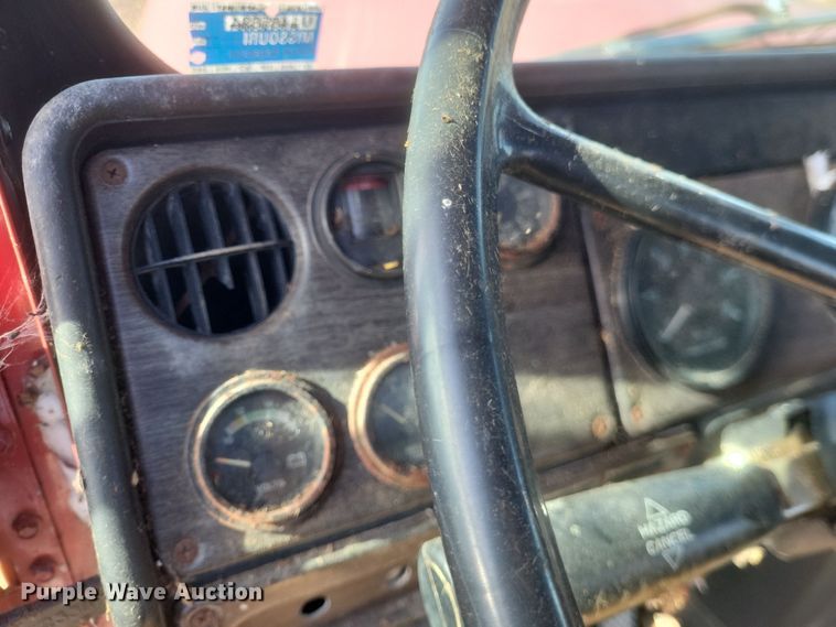 image for item MI9869 1987 Freightliner Conventional  truck cab and chassis