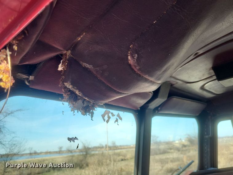 image for item MI9869 1987 Freightliner Conventional  truck cab and chassis