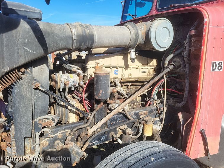 image for item MI9869 1987 Freightliner Conventional  truck cab and chassis