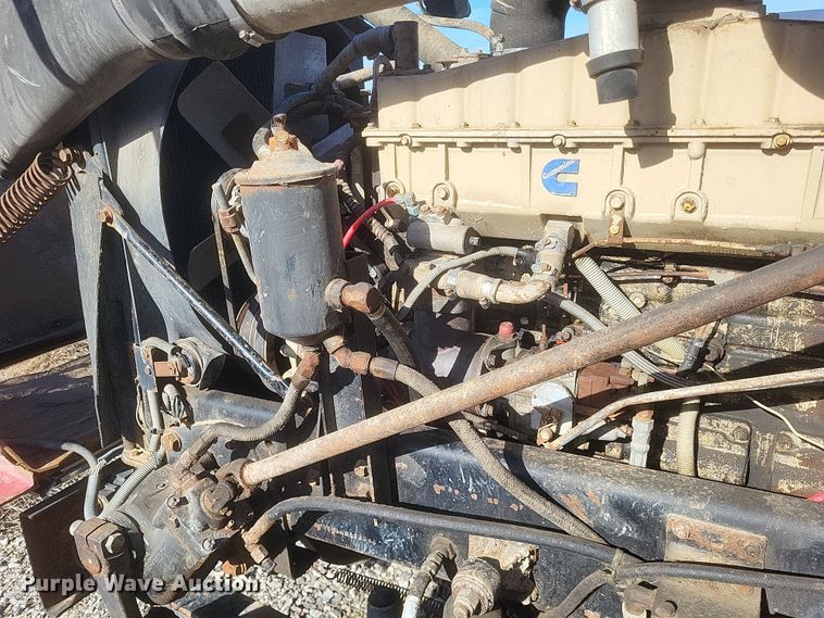 image for item MI9869 1987 Freightliner Conventional  truck cab and chassis