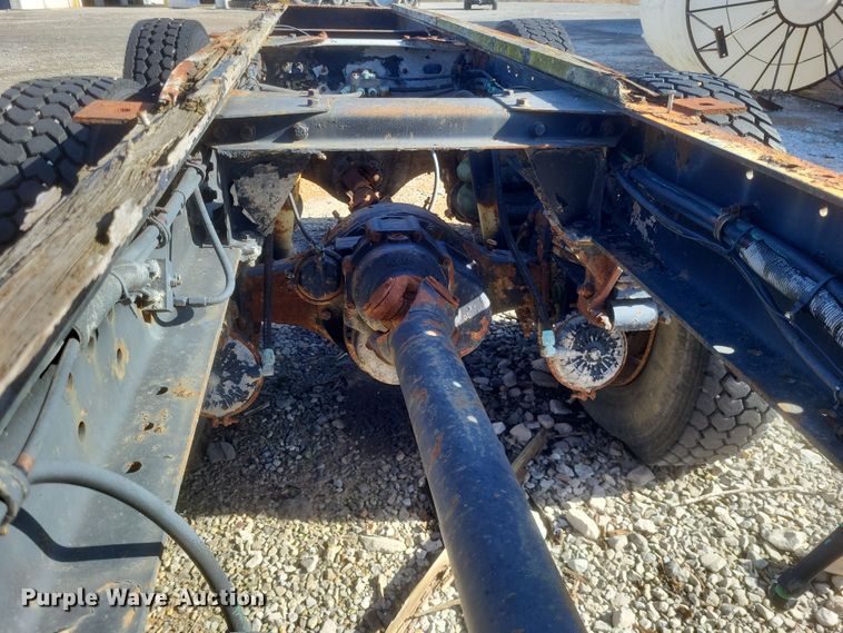 image for item MI9869 1987 Freightliner Conventional  truck cab and chassis