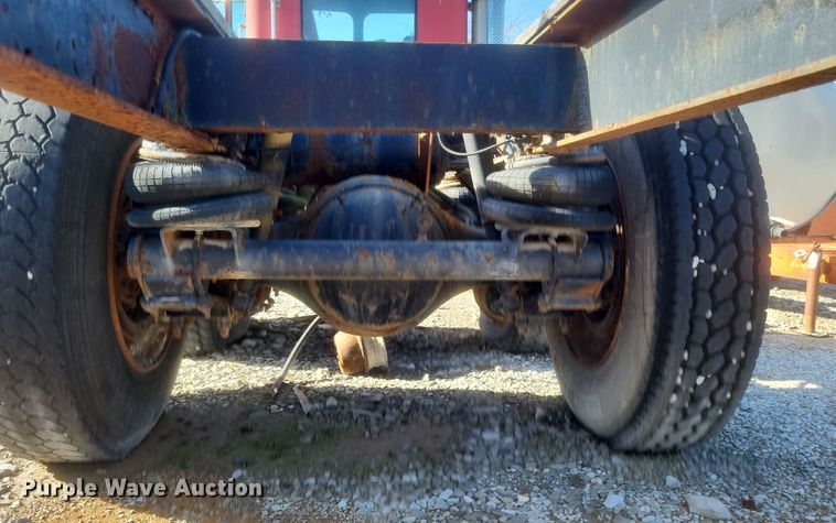 image for item MI9869 1987 Freightliner Conventional  truck cab and chassis