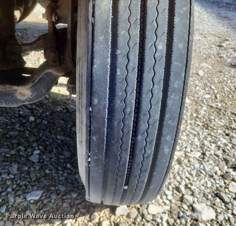 image for item MI9869 1987 Freightliner Conventional  truck cab and chassis