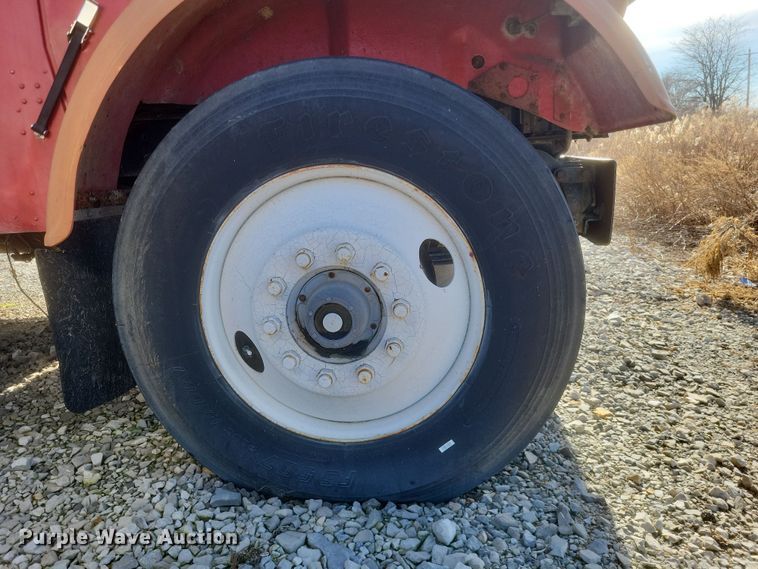 image for item MI9869 1987 Freightliner Conventional  truck cab and chassis