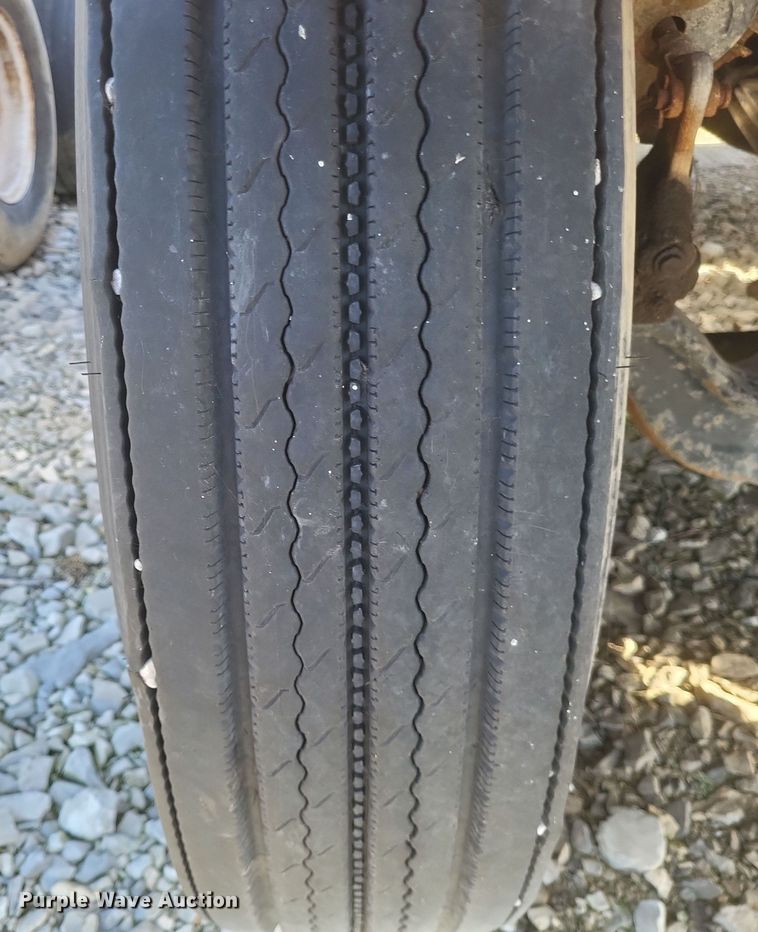 image for item MI9869 1987 Freightliner Conventional  truck cab and chassis