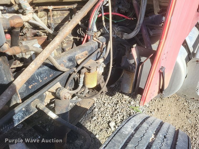 image for item MI9869 1987 Freightliner Conventional  truck cab and chassis