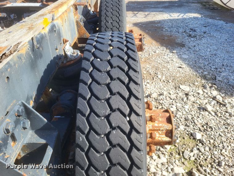 image for item MI9869 1987 Freightliner Conventional  truck cab and chassis