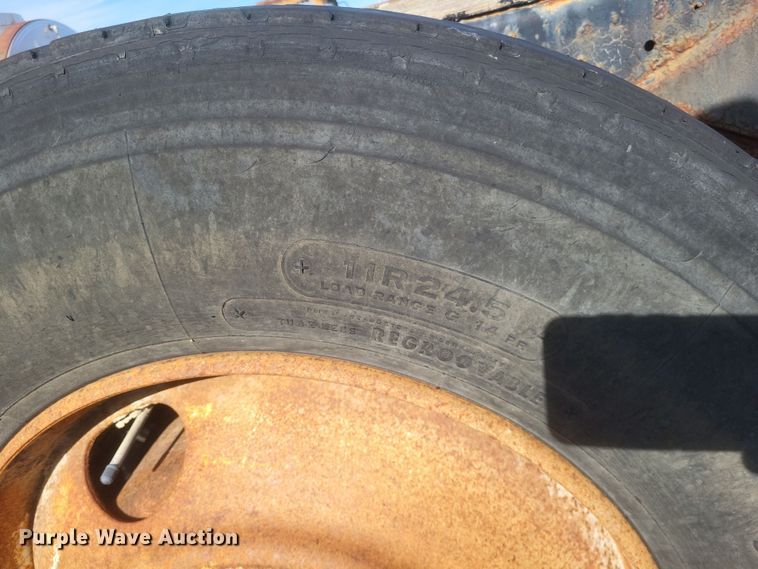 image for item MI9869 1987 Freightliner Conventional  truck cab and chassis