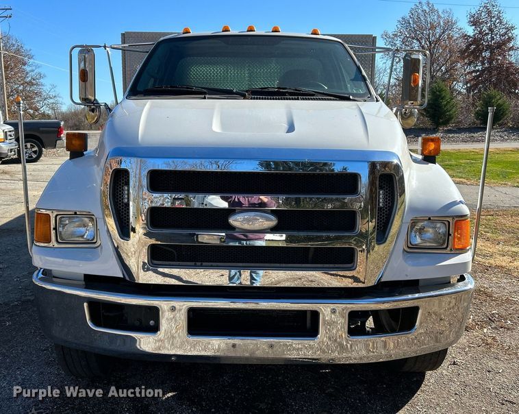 image for item NE9639 2008 Ford F650 Super Duty XLT  flatbed truck