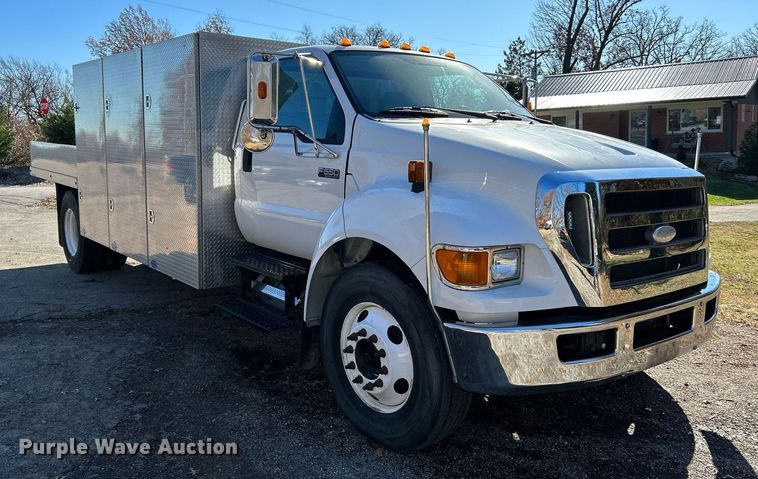 image for item NE9639 2008 Ford F650 Super Duty XLT  flatbed truck
