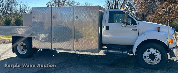 image for item NE9639 2008 Ford F650 Super Duty XLT  flatbed truck