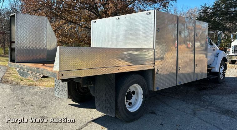 image for item NE9639 2008 Ford F650 Super Duty XLT  flatbed truck