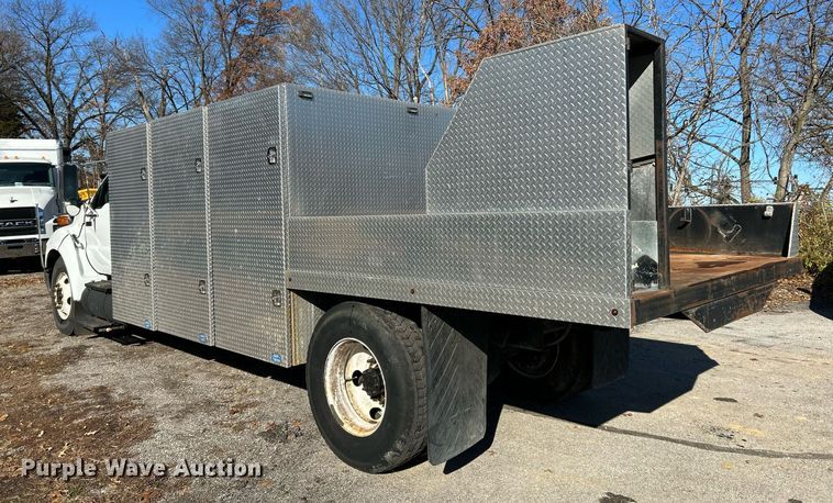 image for item NE9639 2008 Ford F650 Super Duty XLT  flatbed truck