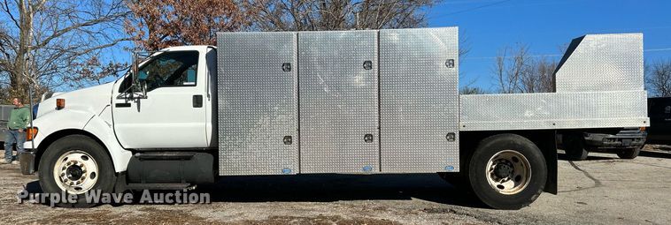 image for item NE9639 2008 Ford F650 Super Duty XLT  flatbed truck