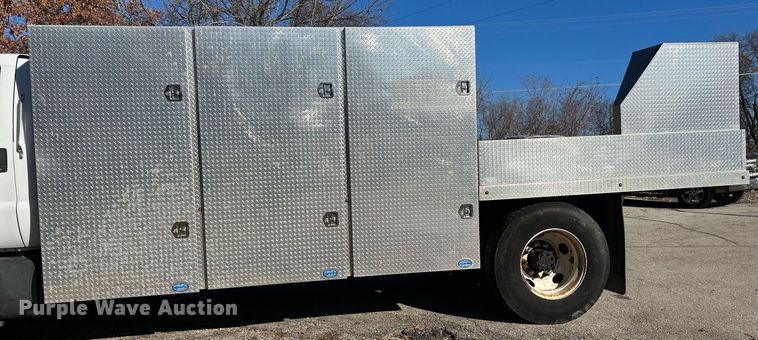 image for item NE9639 2008 Ford F650 Super Duty XLT  flatbed truck