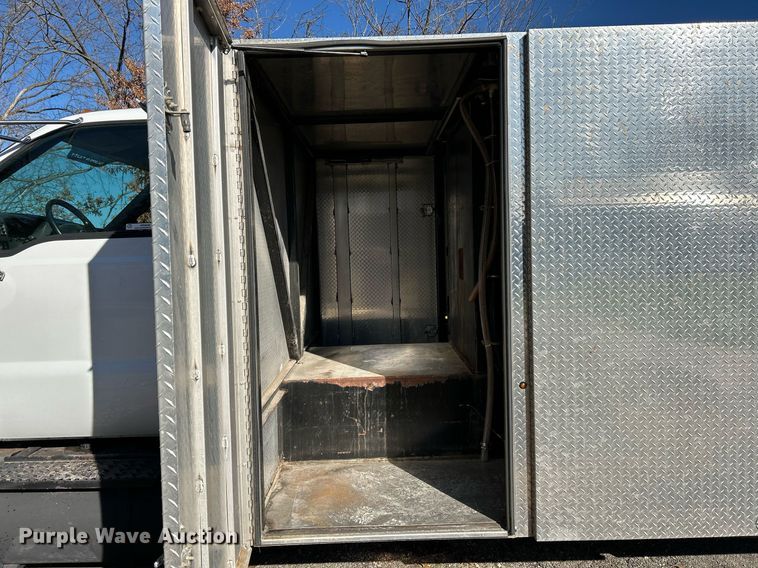 image for item NE9639 2008 Ford F650 Super Duty XLT  flatbed truck