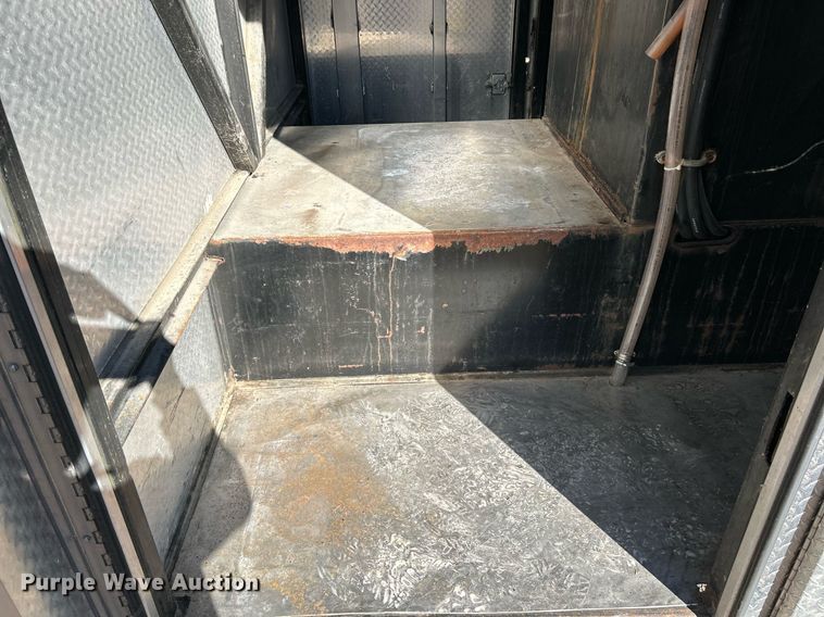 image for item NE9639 2008 Ford F650 Super Duty XLT  flatbed truck