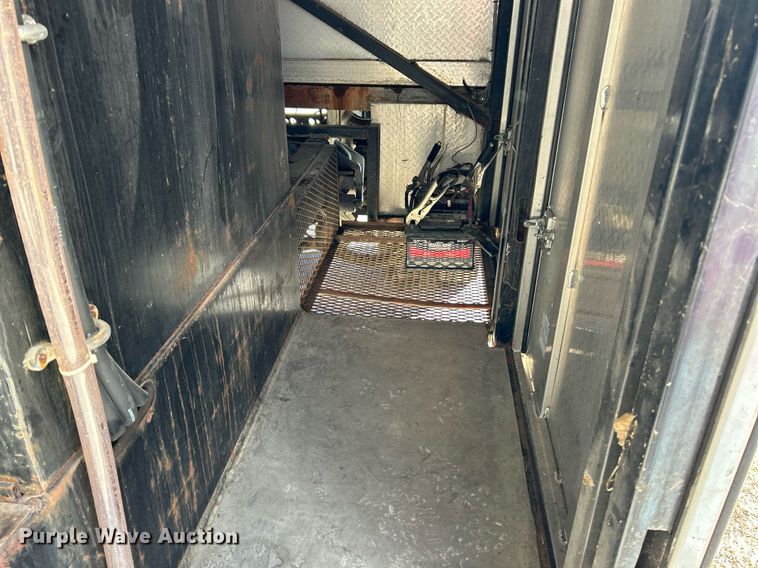 image for item NE9639 2008 Ford F650 Super Duty XLT  flatbed truck