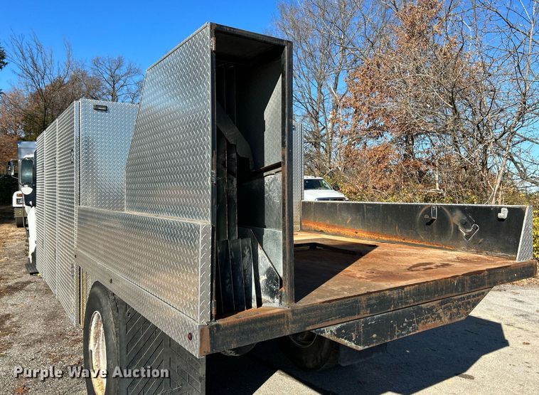 image for item NE9639 2008 Ford F650 Super Duty XLT  flatbed truck