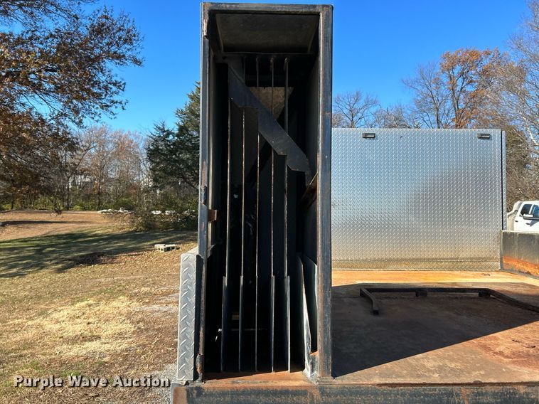 image for item NE9639 2008 Ford F650 Super Duty XLT  flatbed truck