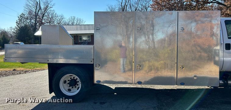 image for item NE9639 2008 Ford F650 Super Duty XLT  flatbed truck