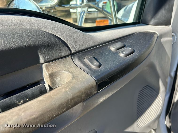 image for item NE9639 2008 Ford F650 Super Duty XLT  flatbed truck