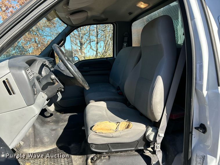 image for item NE9639 2008 Ford F650 Super Duty XLT  flatbed truck