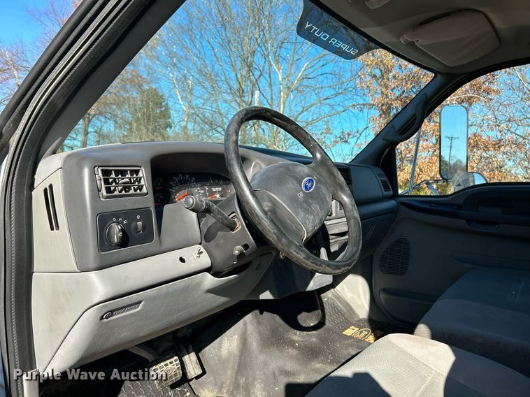 image for item NE9639 2008 Ford F650 Super Duty XLT  flatbed truck