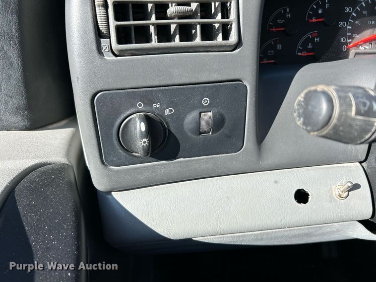 image for item NE9639 2008 Ford F650 Super Duty XLT  flatbed truck