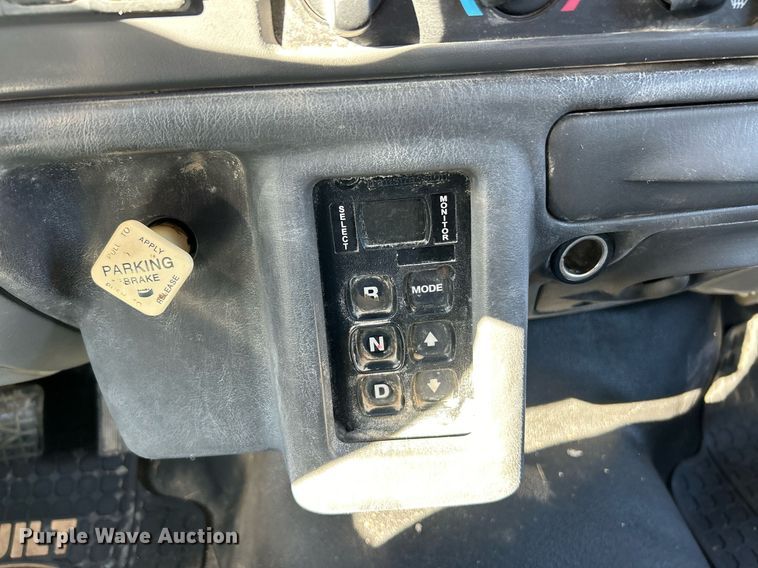 image for item NE9639 2008 Ford F650 Super Duty XLT  flatbed truck