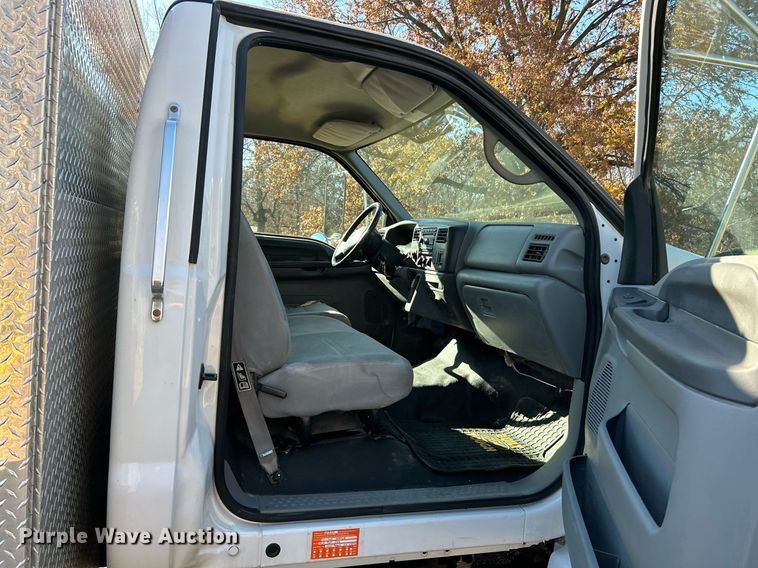 image for item NE9639 2008 Ford F650 Super Duty XLT  flatbed truck