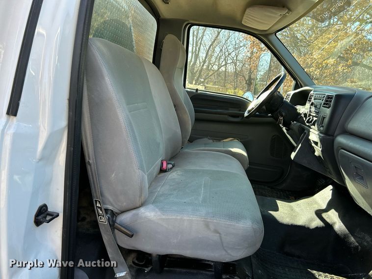 image for item NE9639 2008 Ford F650 Super Duty XLT  flatbed truck