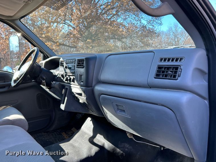 image for item NE9639 2008 Ford F650 Super Duty XLT  flatbed truck