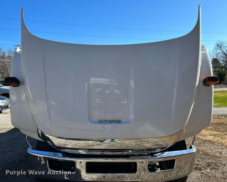 image for item NE9639 2008 Ford F650 Super Duty XLT  flatbed truck