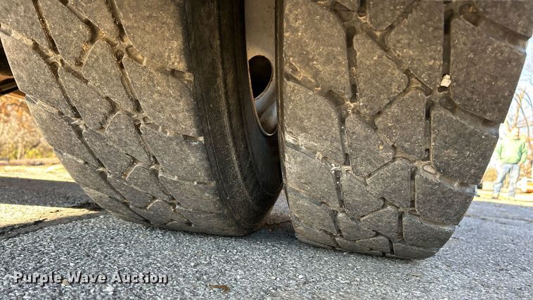 image for item NE9639 2008 Ford F650 Super Duty XLT  flatbed truck