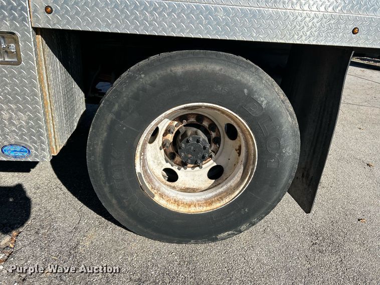 image for item NE9639 2008 Ford F650 Super Duty XLT  flatbed truck