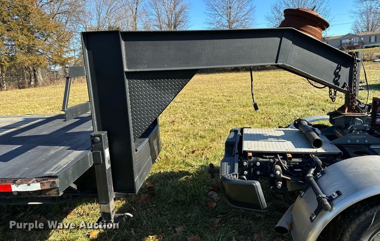 image for item NM9197 2014 Texas Pride  equipment trailer