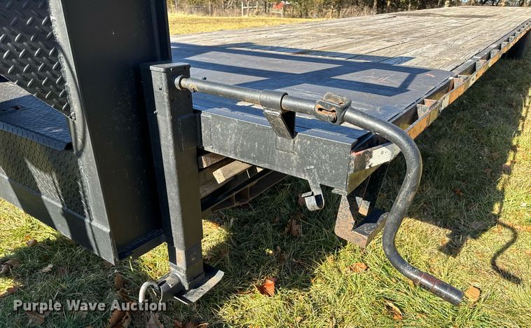 image for item NM9197 2014 Texas Pride  equipment trailer