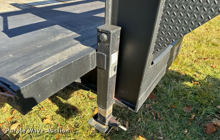 image for item NM9197 2014 Texas Pride  equipment trailer