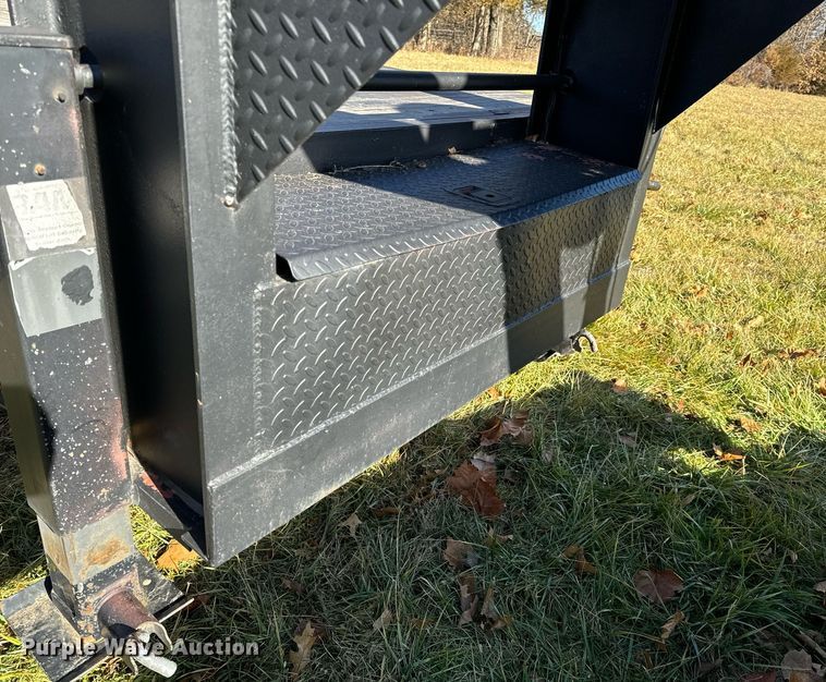 image for item NM9197 2014 Texas Pride  equipment trailer