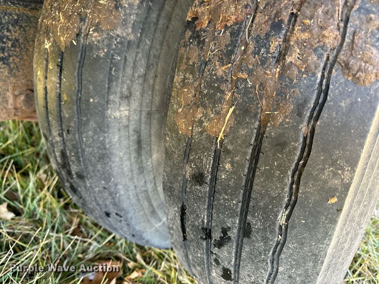 image for item NM9197 2014 Texas Pride  equipment trailer