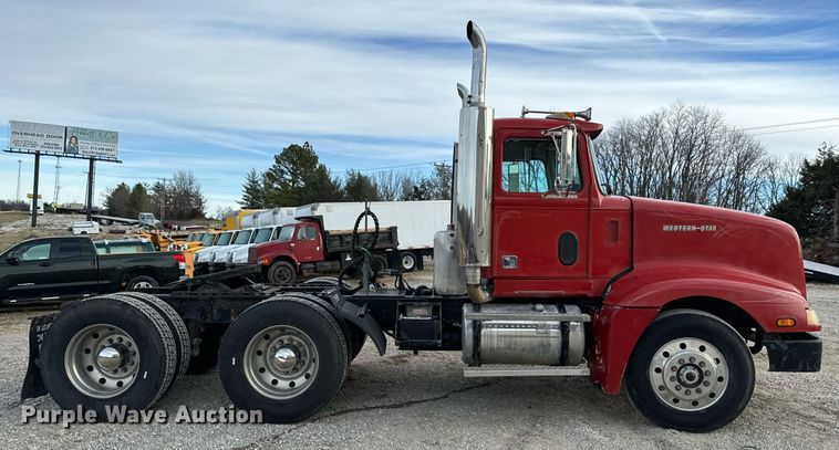 image for item NM9199 1991 Western Star 5900  semi truck