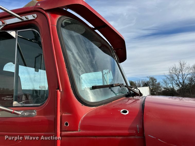 image for item NM9199 1991 Western Star 5900  semi truck
