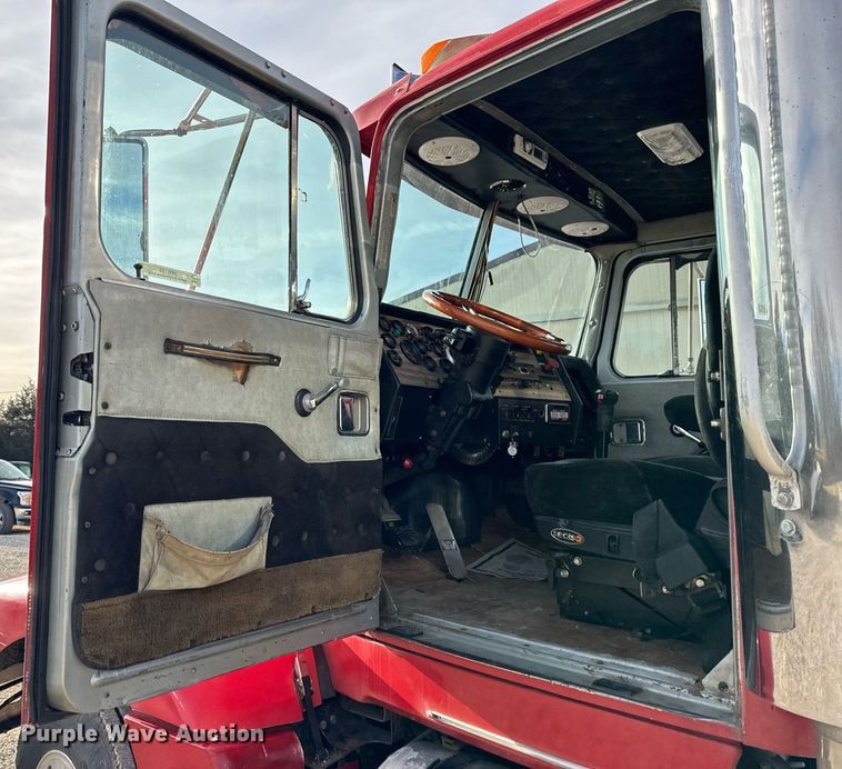 image for item NM9199 1991 Western Star 5900  semi truck